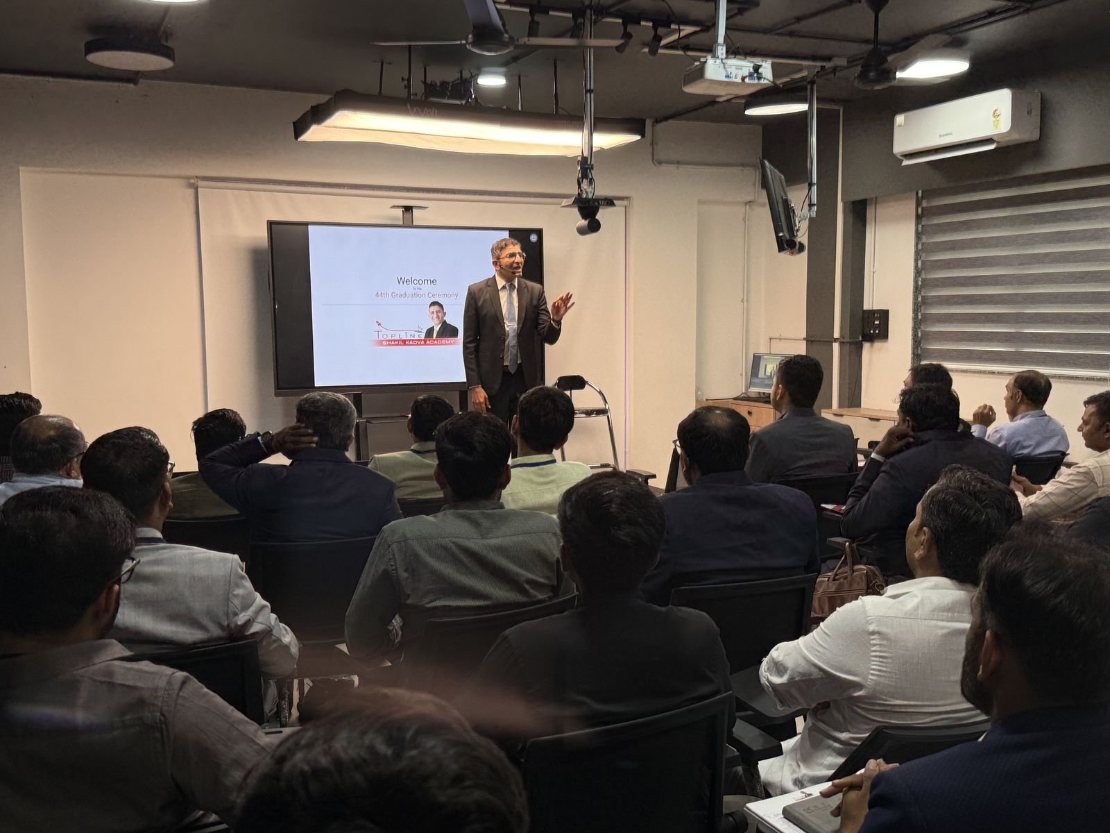 Shakil Kadva leading an MSME strategy session